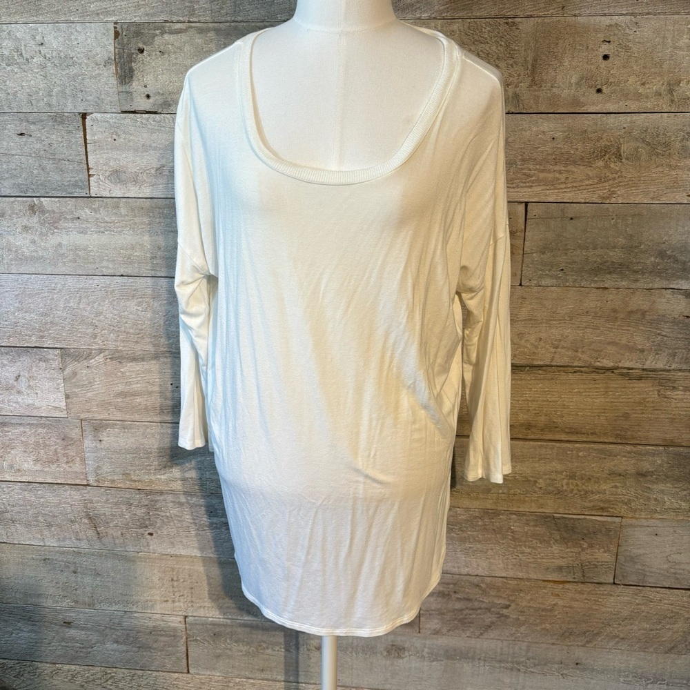🛍️3/$30 Aritzia Babaton women's white oversized lightweight top in size small